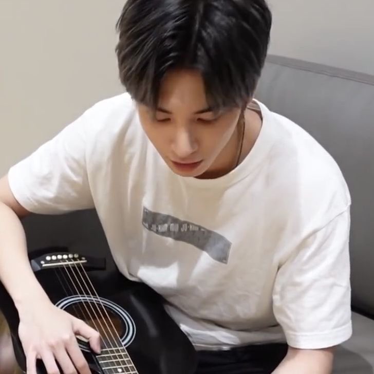 littIetyun's tweet photo. rockstar 🖤 https://t.co/DVgp5XxN8f