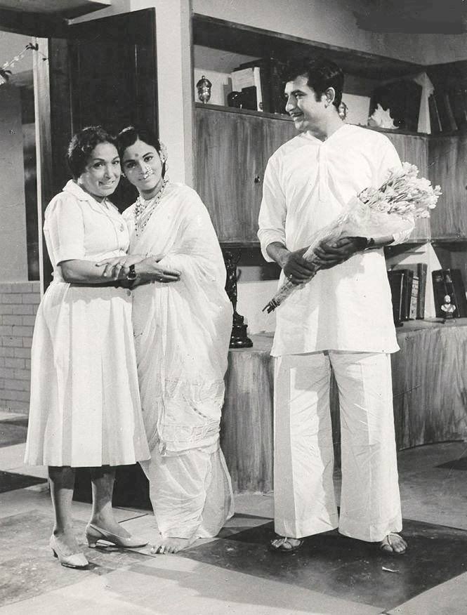 Heartiest Birthday Greetings to the grand man of Marathi cinema, the legendary actor #RameshDeo. 

With a career spanning over 65 years, he has played a variety of roles in Marathi and, later, Hindi films.

In this photo, Lalita Pawar, Seema Deo and Ramesh Deo in Anand (1971).