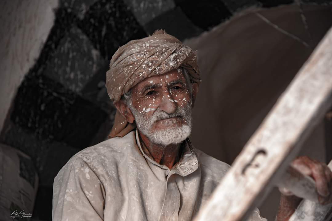 #البعض يأكلون الحرام خوفا من الفقر
 والبعض أنهكه التعب خوفا من أكل الحرام