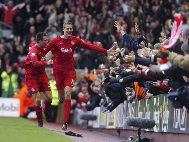 He\s big,
he\s Red,
his feet stick out the bed,
Peter Crouch! Peter Crouch! happy birthday big man 
