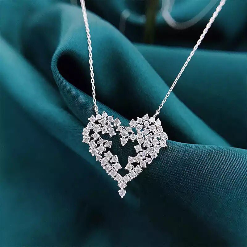 cottagecore_ng's tweet image. Zirconia fashion heart necklace. 
Price: N2000. 

Location: Sokoto. Nationwide delivery available.