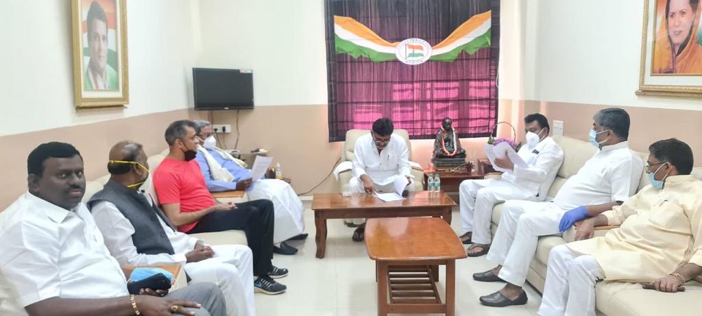 Had the opportunity to be part of a discussion with the tallest leaders of the Karnataka Congress. Siddaramaiahji, DK Shivkumarji, Hariprasadji, MB Patilji,Anjaneyaji, Hitnal and others. As always a great learning experience. 🙏