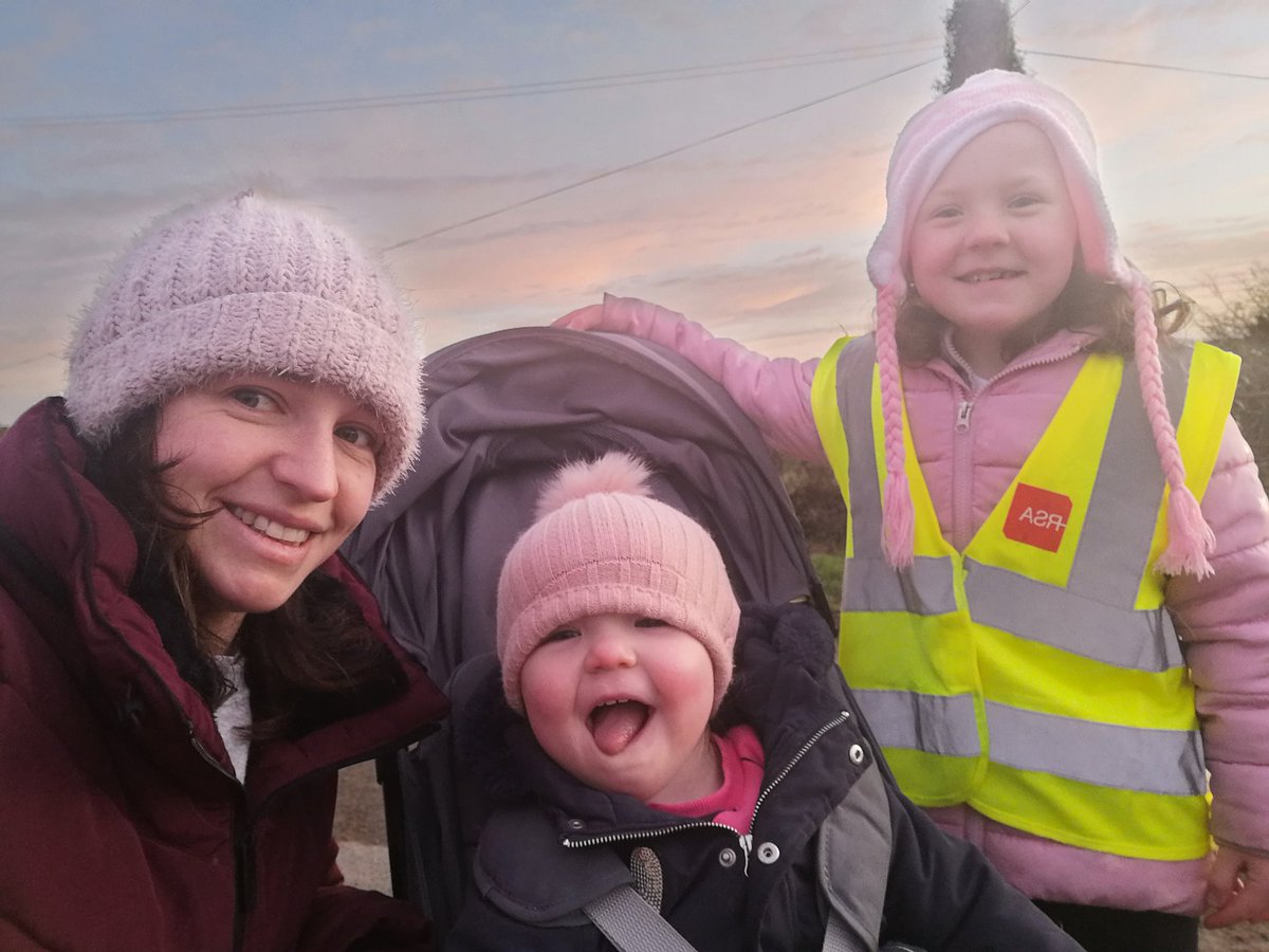 saljoy16's tweet photo. An early morning walk to catch the sunrise for #RathAnIuirAgRith @MrsByrneRNS @RathnureNS @RathnureGAA https://t.co/kmSc8iOXNn