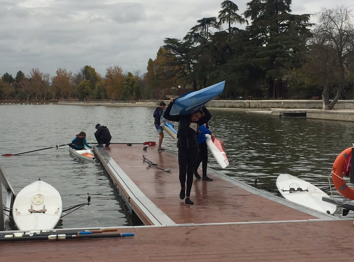 ⏰ Siamo pronti? / estamos listos? / are we ready? 🏋🏻‍♀️🏋🏻‍♂️ 🛶 💦 ☀️

Pues venga, al lío chic@s 🔛

#Piragüismo #SomosPalistas #DeporteEsSalud #HacemosCantera 
<a href="/alberchekayak/">Alberche Kayak Club</a>