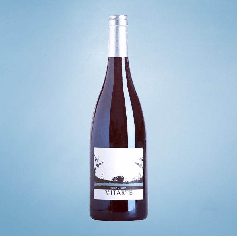 •Tempranillo 100%

•Vendimia manual la segunda semana de octubre. 
•Elaboración procedente de viñedos con más de 25 años de edad. •Despalillado de la uva a su llegada a la Bodega. 
#cubanegra #riojaalavesa #labastida #Reserva #wine #WineClub #vinoscojonudos