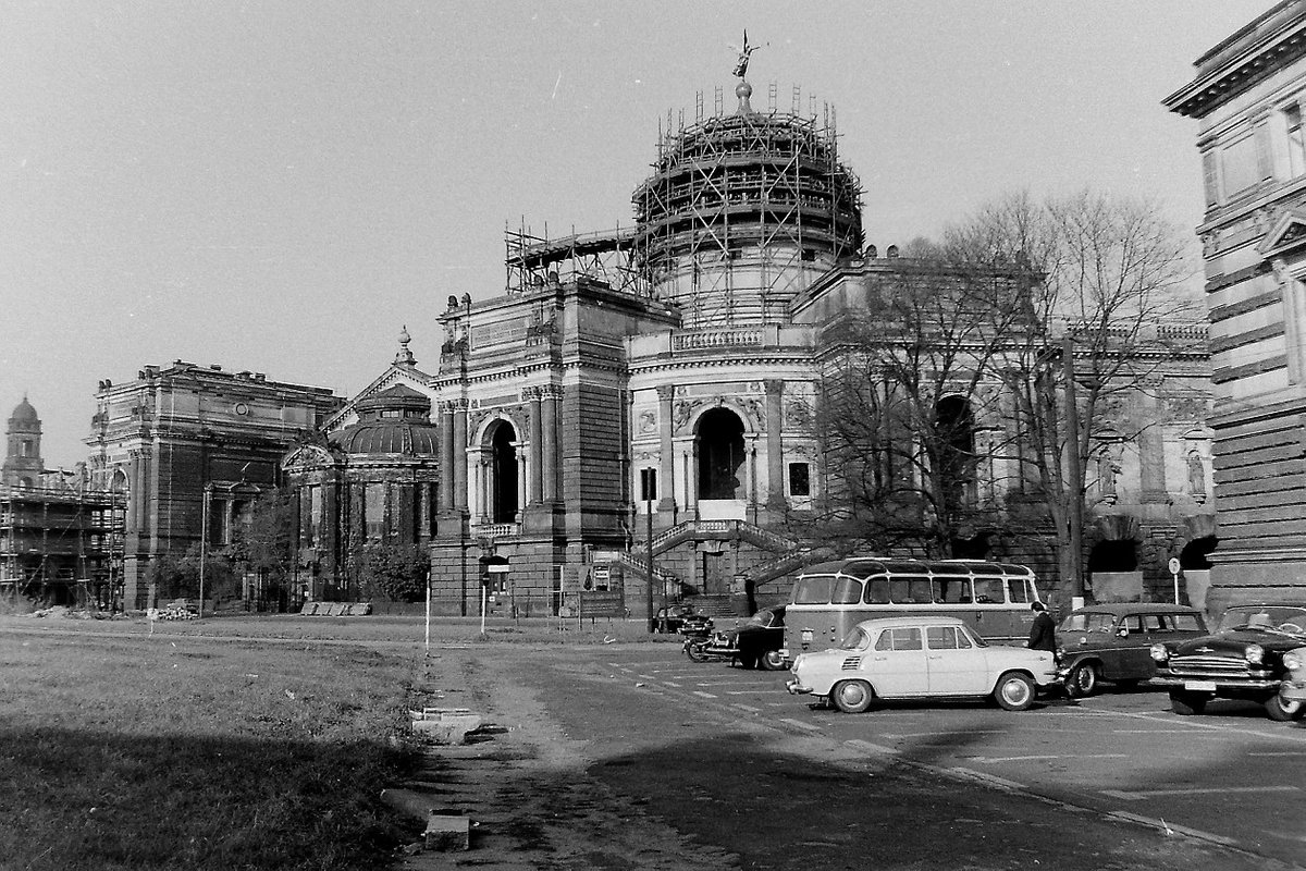 Bausituation_DD's tweet photo. #Dresden Kunstakademie
um 1967 https://t.co/FrspD8lau3