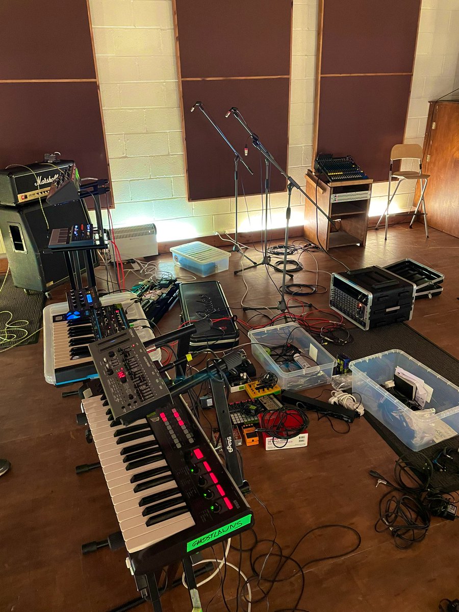 GhostlawnsCF's tweet image. Great to be back at @MusicboxCardiff writing again yesterday, and trying out new gear 😉 /// nol yn y box! 🙌