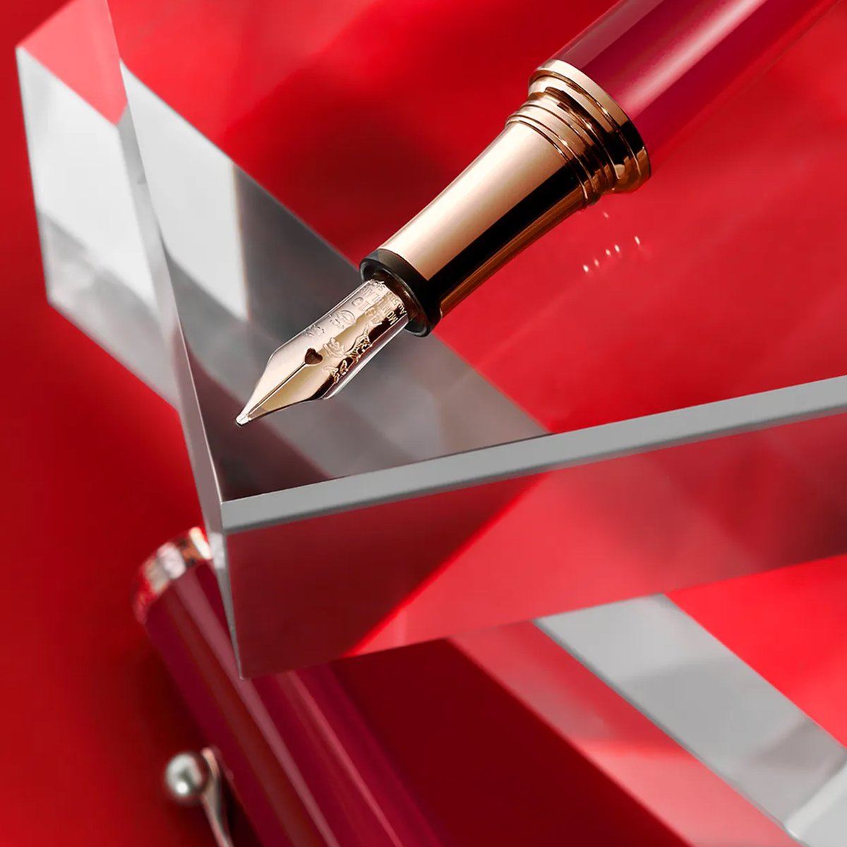 BBDiamonds's tweet image. This exquisite @montblanc_world special edition Marilyn Monroe ballpoint pen's colour refers to Marilyn's signature red lipstick, with the pearl accent recalling her love of pearls.

ow.ly/XzHj50HGqm7

#Montblanc #Muses #MarkMakers #InspireWriting