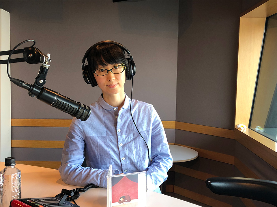 InterFM897's tweet photo. 【特】10pm, Sun 1/30 ▶ HELLO WOMAN RADIO
DJ: つじあやの @tsujiayanostaff
約10年ぶりにAL『 #HELLOWOMAN 』をリリースしたSSW #つじあやの による特番📻
曲が生まれるまでの裏話、「WOMAN」からイメージした選曲、本の朗読や弾き語りも📖♬
#interfm897
#radiko ▼
https://t.co/RYRkPETd5b https://t.co/vS8MAkoKw2