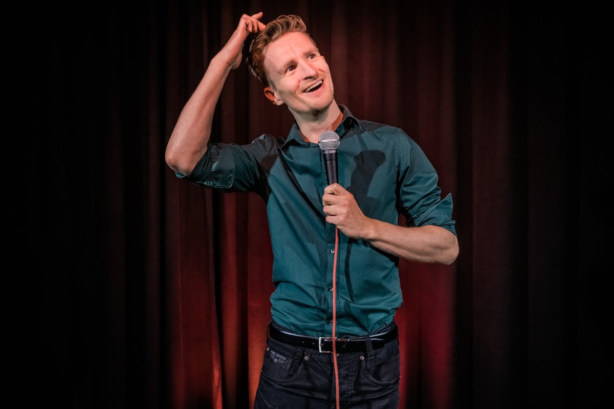 Het Comedyhuis gaat weer shows organiseren. Mondjesmaat, want het levert ons niks op maar onze comedians barsten anders van de nieuwe grappen.

Open Mic op dinsdag, Comedynights op zaterdag, en  Eindshows van de comedycursus op vrijdag.

Tickets: bit.ly/ComedyhuisTick…
