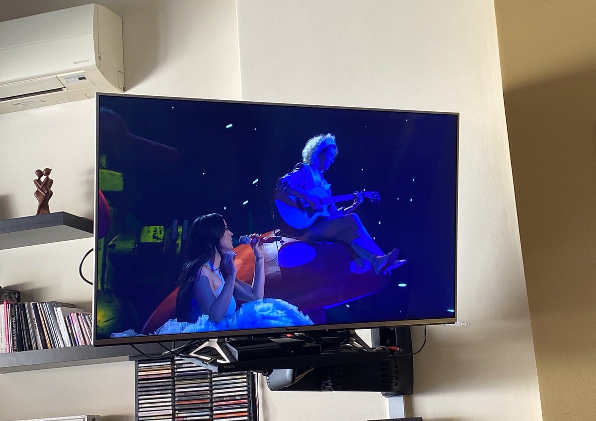 xkatherynh's tweet photo. Showing my family performances of Katy is my favourite thing😂 https://t.co/XLcdHbIjrb