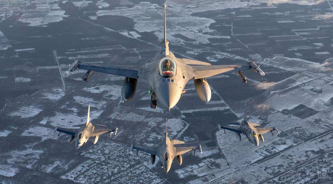 #TeamWork: polskie 🇵🇱 i belgijskie 🇧🇪 F16 współdziałały nad 🇪🇪🇱🇻🇱🇹 niebem w ramach misji #BalticAirPolicing 
Sojusznicza współpraca w obiektywie Combat Camera Zespół Reporterski #DORSZ 💪🏻

#PKWOrlik X
#StrongerTogether 
#NATO 
#WeAreNATO 

📸 st.sierż. Piotr Gubernat