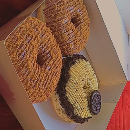 Rajmah_doughnut's tweet image. Delicious box of glaze donut 
PLEASE RETWEET
PRICE 1700
LOCATION KANO