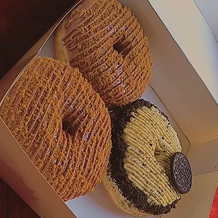 Rajmah_doughnut's tweet image. Delicious box of glaze donut 
PLEASE RETWEET
PRICE 1700
LOCATION KANO