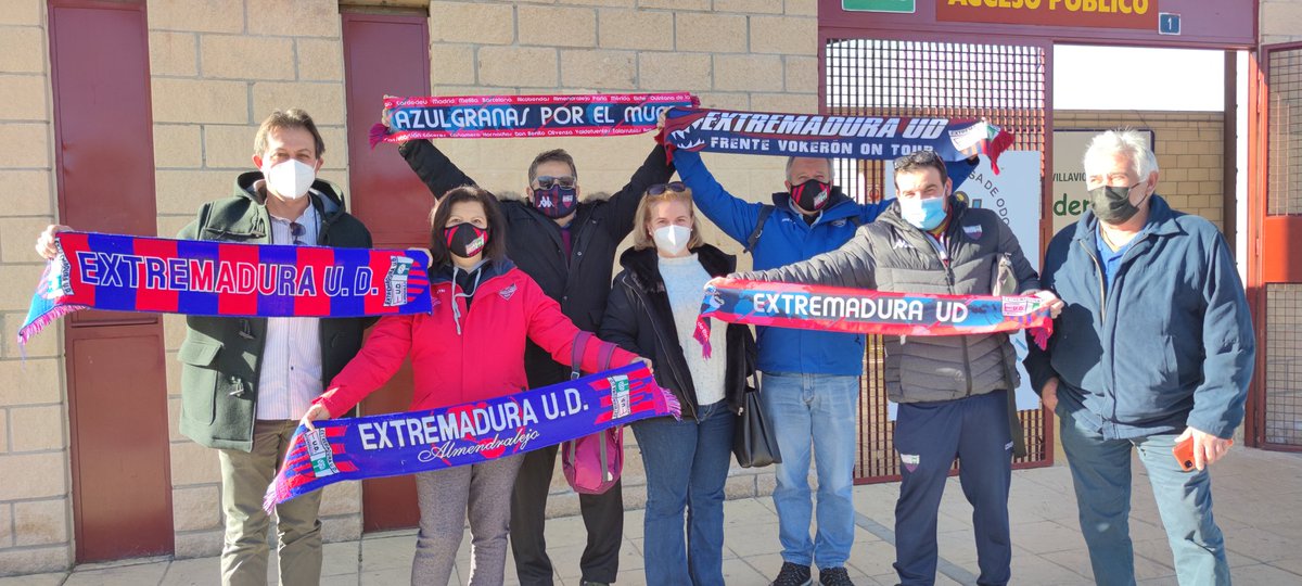 Aficionados a la puerta del estadio, esperando el acceso al Municipal de Villaviciosa de Odón.
<a href="/Frente_Vokeron/">Frente Vokeron</a>
<a href="/AzulgranasM/">Azulgranas por el mundo</a> 
💙❤️💙❤️