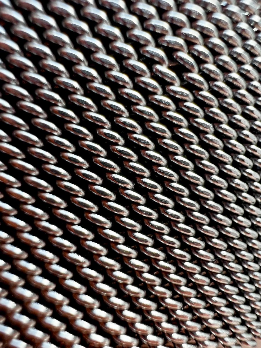 dedulyapower's tweet photo. Milanese loop 
#shotoniphone #iPhonemacrochallenge https://t.co/pZqaA7NBXg