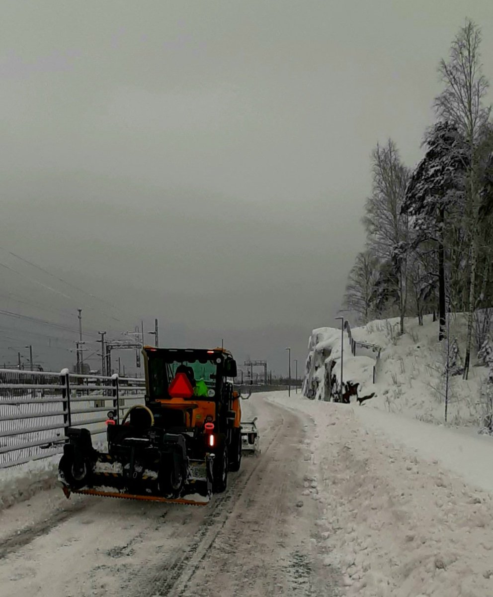 taisto_hakala's tweet photo. Viime vuorokauden aikana annettuun näyttöön perustaen esitän, että @helsinki kaupungin aloitelautakunnan nimeämisjaos harkitsee Helsingin kaupungin rakentamispalveluliikelaitos #Staran uudelleen nimeämistä #SuperStara'ksi. Tiedoksi @timomartiskaine
#valtterimyrsky #Helsinki https://t.co/1mOP2Cw48O