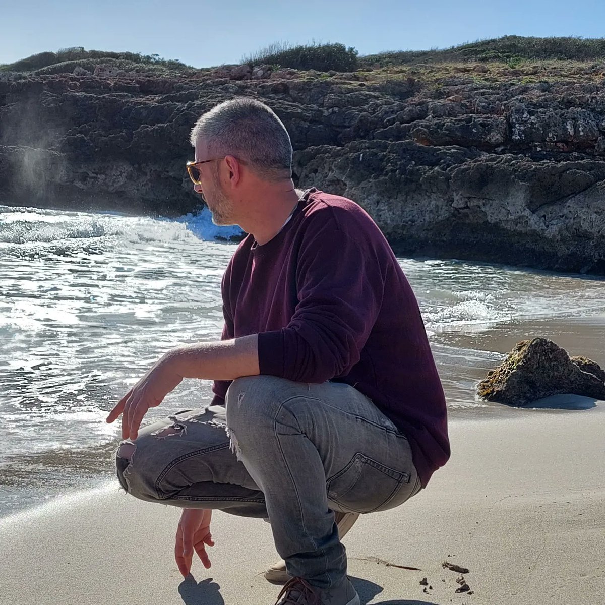 Hay momentos en los que trabajo sin el ordenador y sin el teléfono entre mis manos.

Son los ratos que dedico a desconectar de lo digital para centrarme en lo personal.

Soy #JuliaFrau #SocialMedia y puedo ayudarte a ti y a tu empresa a llegar e interactuar con los clientes.