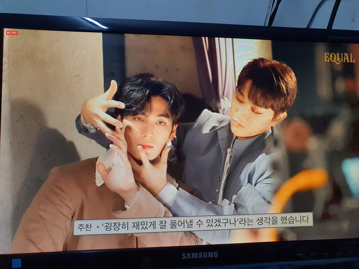 BON5VN2's tweet photo. I heard that the BaekChan couple has great chemistry, so I had to watch their show today.
#BAEKHO #THEO #NUEST @NUESTNEWS https://t.co/JbQxzUoATG