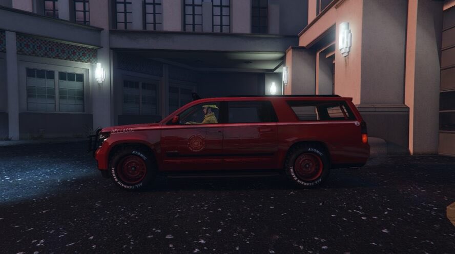 LSFD_GTA5's tweet photo. 1/29に指揮広報車を新しく配備しました。

ベース車両はデクラス社のグレンジャー3600LXです。
積載容量が多く、主に指揮隊や活動人員搬送に使用されます。
AWD駆動であり、あらゆる地形、悪路を走破することができる。
#GTAOnline 
#LSFD https://t.co/pZLEHfNVR3