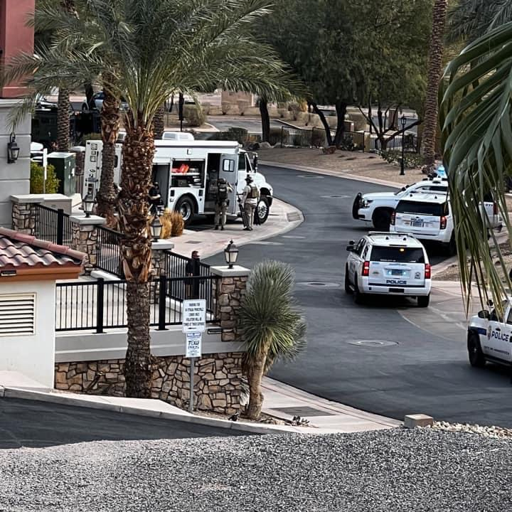 LasVegasLocally's tweet photo. It was a "barricade situation" according to someone who was there. The explosions were police flashbang grenades. Odd that local news hasn't reported on it. https://t.co/Mg5m8aYd1L
