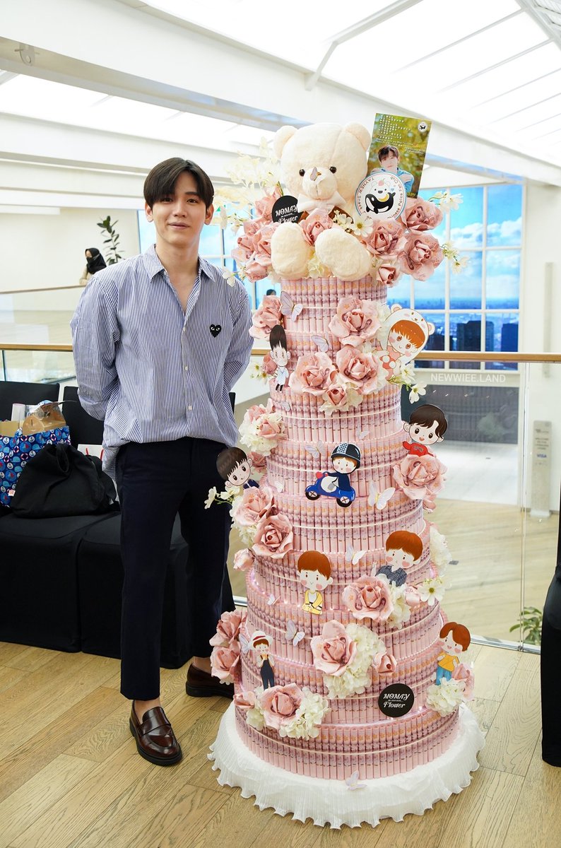 newwieeland_FC's tweet photo. #Happy29thNewwieeDay
🧸นุ้งหมีสูงกว่าพี่แล้ววว 🤣
#Newwiee https://t.co/KmteWP22Kn