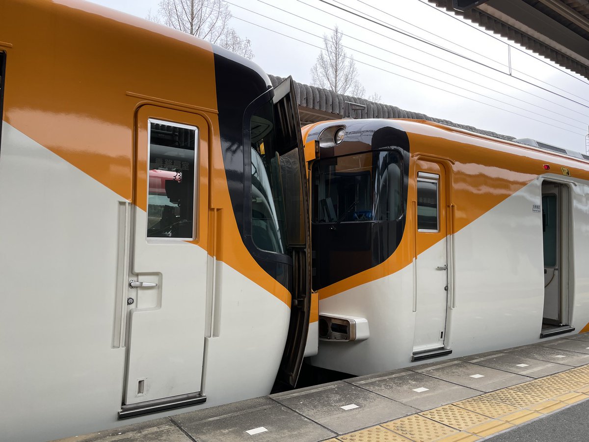 Railway_9021jwL's tweet photo. 撮影後は14時10分発の賢島行特急で賢島へと戻りました🌬
VistaEXとACEの6両編成でした👍
#VistaEX #ACE #近鉄 https://t.co/Cw8PZLgUX8