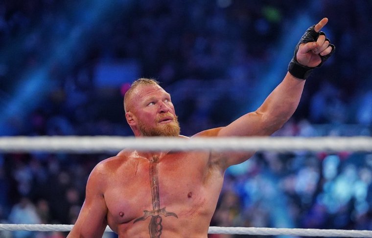 Ulises_RECORD's tweet photo. LA BESTIA ESTARÁ EN WRESTLEMANIA!

Brock Lesnar apareció en el lugar número 30 y al final eliminó a Drew McIntyre para ganar su segundo Royal Rumble en su carrera.

Ahora Lesnar tiene la posibilidad de vengarse de Roman Reigns en el evento más grande de la lucha libre. https://t.co/0W9Zufsg3y