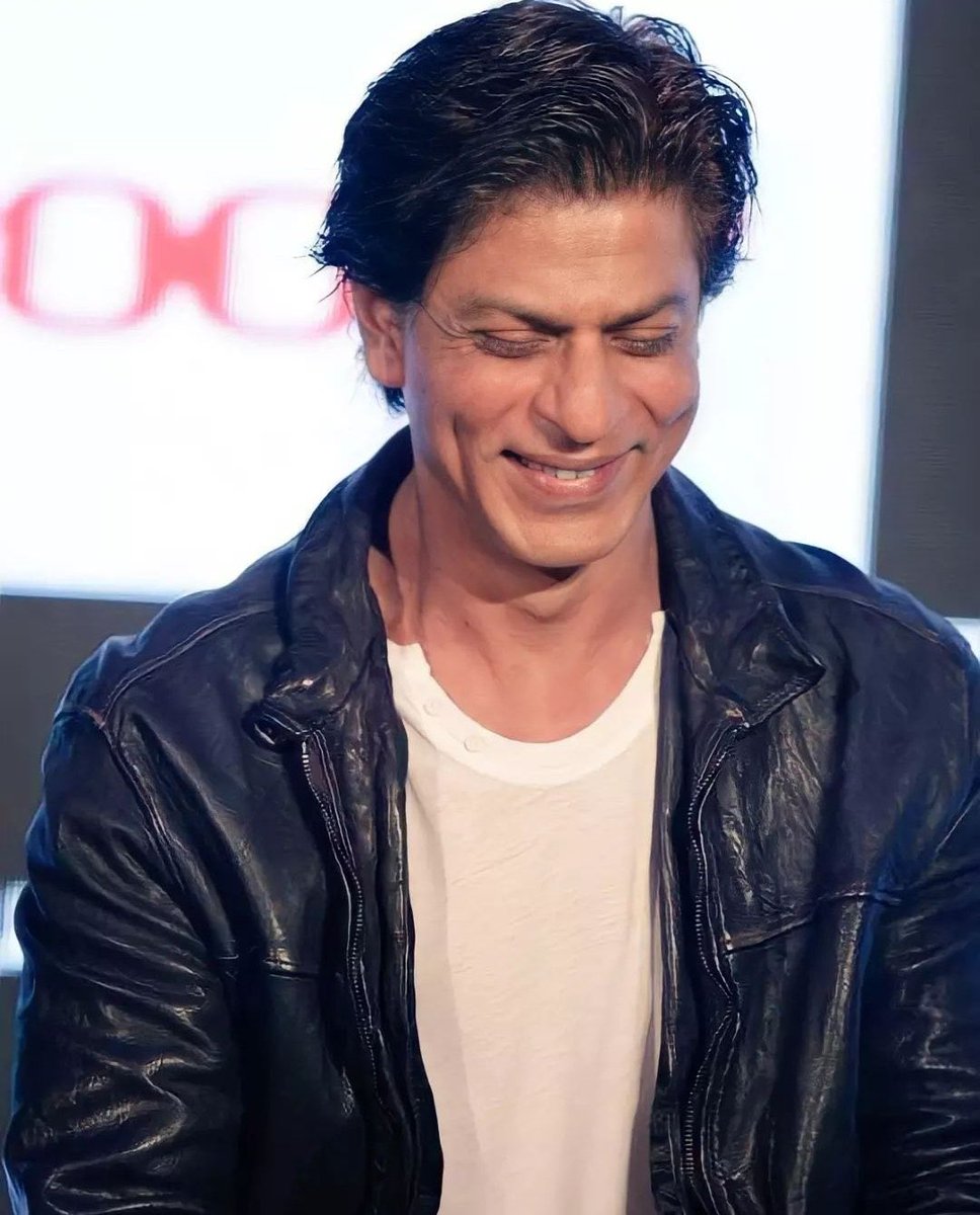 SumitkadeI's tweet photo. Despite low phase in his career- #ShahRukhKhan never opted to play safe by doing remakes unlike others.. I immensely respect the star for this. #SRK https://t.co/cLjI8hQntn