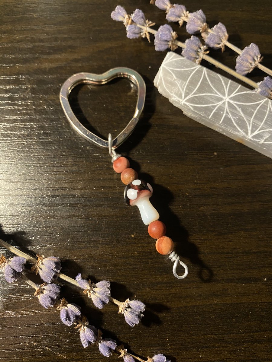 soulfulcitrine's tweet photo. New keychains! Available now in my shop 🤎 these beauties have fluorite, mookaite Jasper, white labradorite and black tourmaline https://t.co/tUyvt4bvxm https://t.co/H2XIIoEGEs