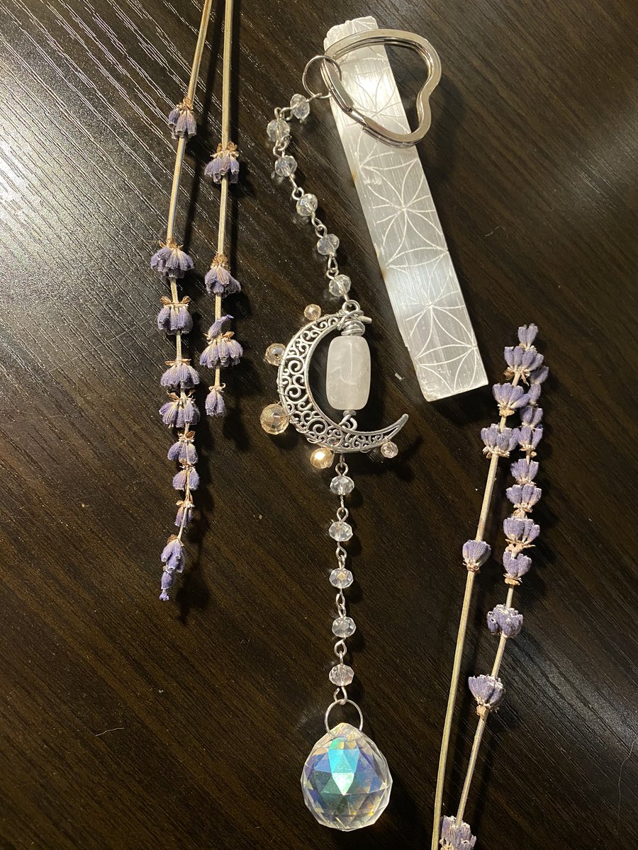 soulfulcitrine's tweet photo. These suncatchers tho 😍😍 these are now listed on my shop! https://t.co/kNVwgT3I8X https://t.co/ZzFUdr0nZW