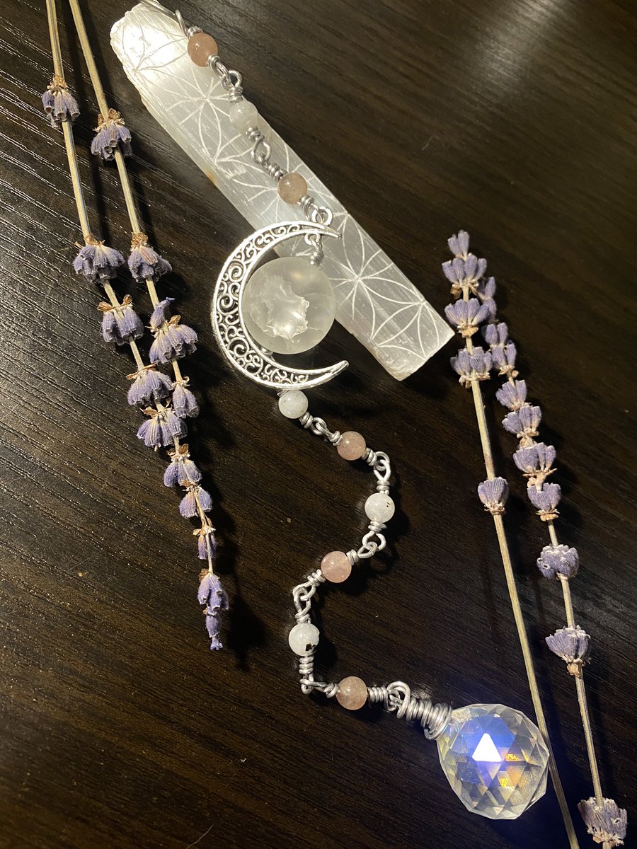 soulfulcitrine's tweet photo. These suncatchers tho 😍😍 these are now listed on my shop! https://t.co/kNVwgT3I8X https://t.co/ZzFUdr0nZW