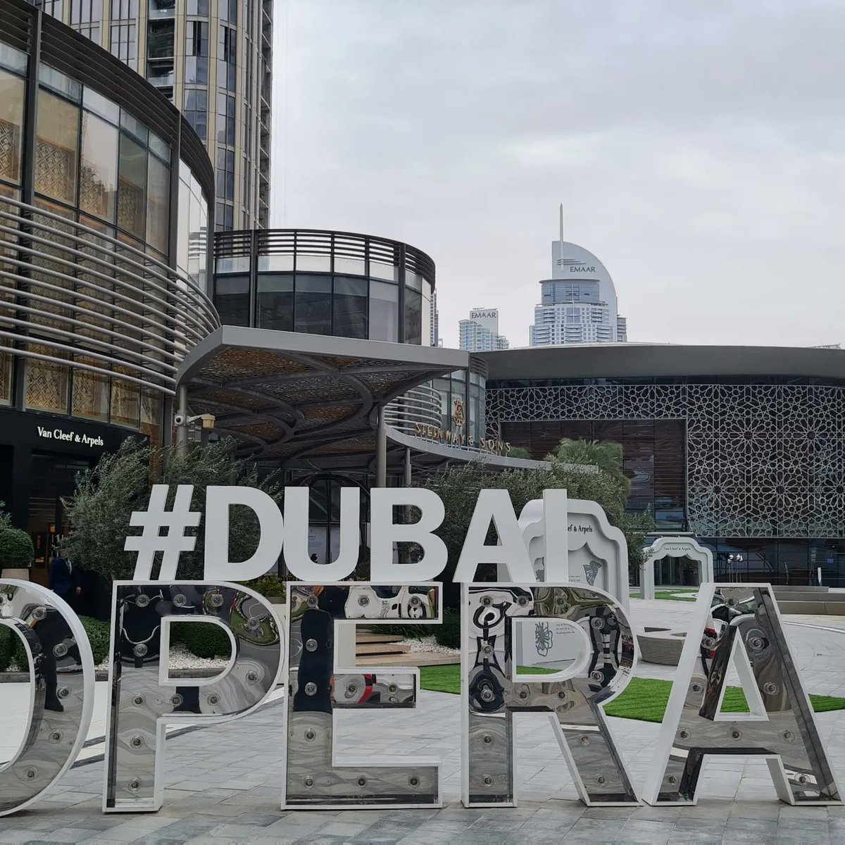 FabienneConrad's tweet photo. Thank you #MelanieMartini for your warm welcome at Dubaï's @alliancefrancaise 
A pleasure to discover this famous crazy city, but also some of its cultural actors. Between past &amp; future. Open to the world.
#dubaï #opera @IFParis #culture #sopranolife #concerts #operaiseverywhere https://t.co/iFKVrHAXtF