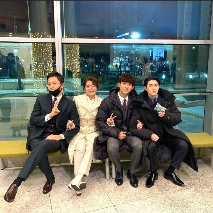 vincensus's tweet photo. All of Us are Dead (2022) https://t.co/pE74iMgqxS