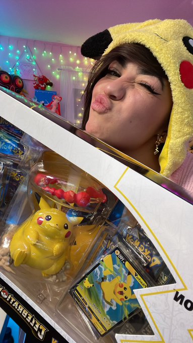 DOING THE LAST GIVEAWAY FOR TONIGHT RIGHT NOW!! https://t.co/rc0xDjySUX https://t.co/Wksm104RHD<a href="/tag/animeexpo2022"class="tags"><span>#animeexpo2022</span></a>