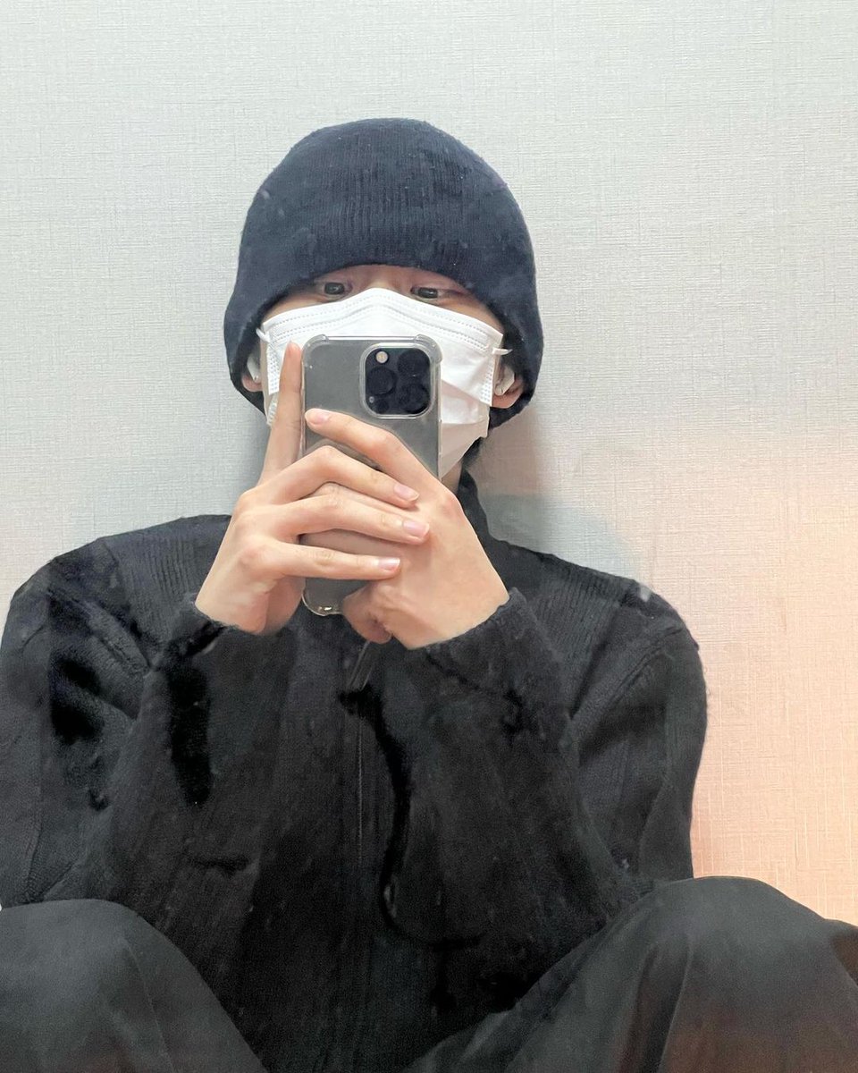 _alexchoi28's tweet photo. новый пост в инстаграме бёнуна
понятия не имею о чём он пишет
#안병웅 #ahnbyeongwoong #wavy https://t.co/0qph2kP6xI