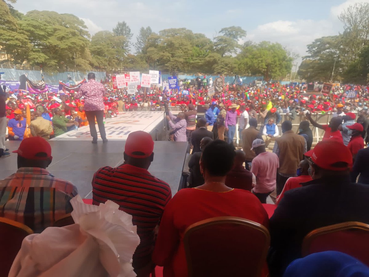 OmusiProf's tweet photo. Governor Richard the incoming Kanairo governor addressing Kenyans in Ihura Stadium in Murang'a County #RedMeetsBlue https://t.co/Y8KmNoIxk8