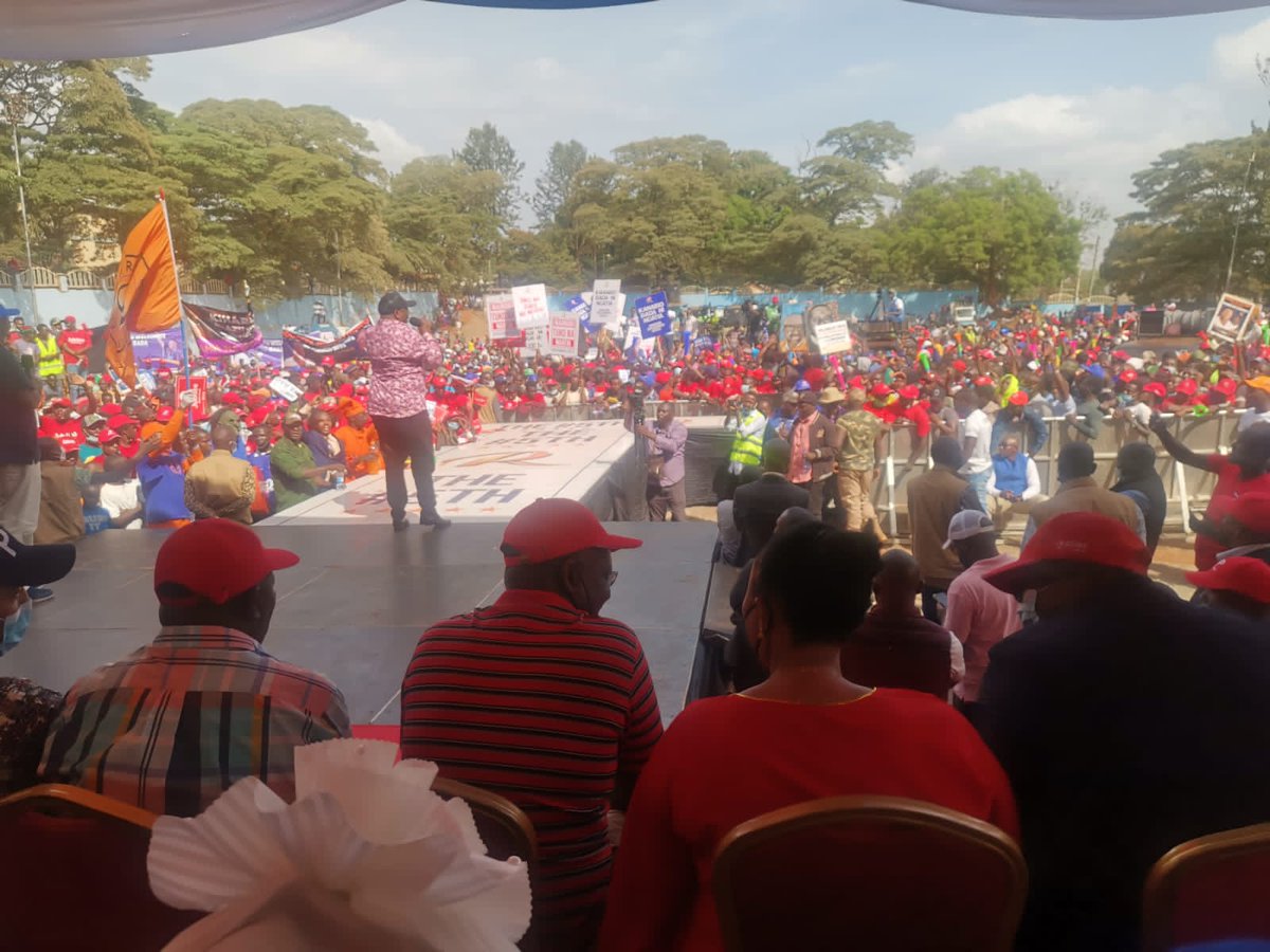 OmusiProf's tweet photo. Governor Richard the incoming Kanairo governor addressing Kenyans in Ihura Stadium in Murang'a County #RedMeetsBlue https://t.co/Y8KmNoIxk8