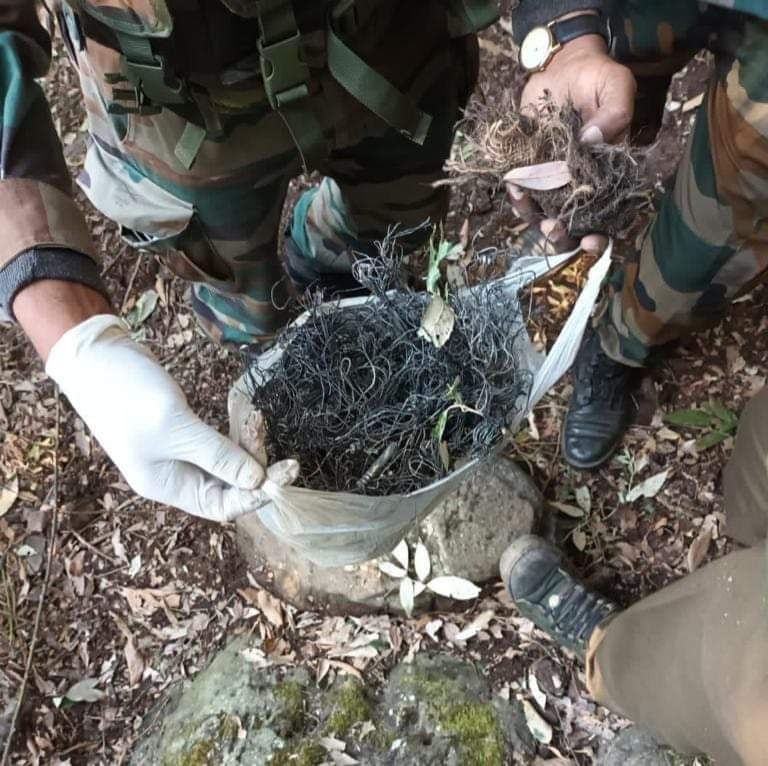 W0lverineupdate's tweet photo. #Breaking: Security forces recovered & destroyed about 250 Detonators found in a bag in #Shindra area of Jaranawali Gali #Poonch.
#Jammu & #Kashmir https://t.co/IXtxs3UKob