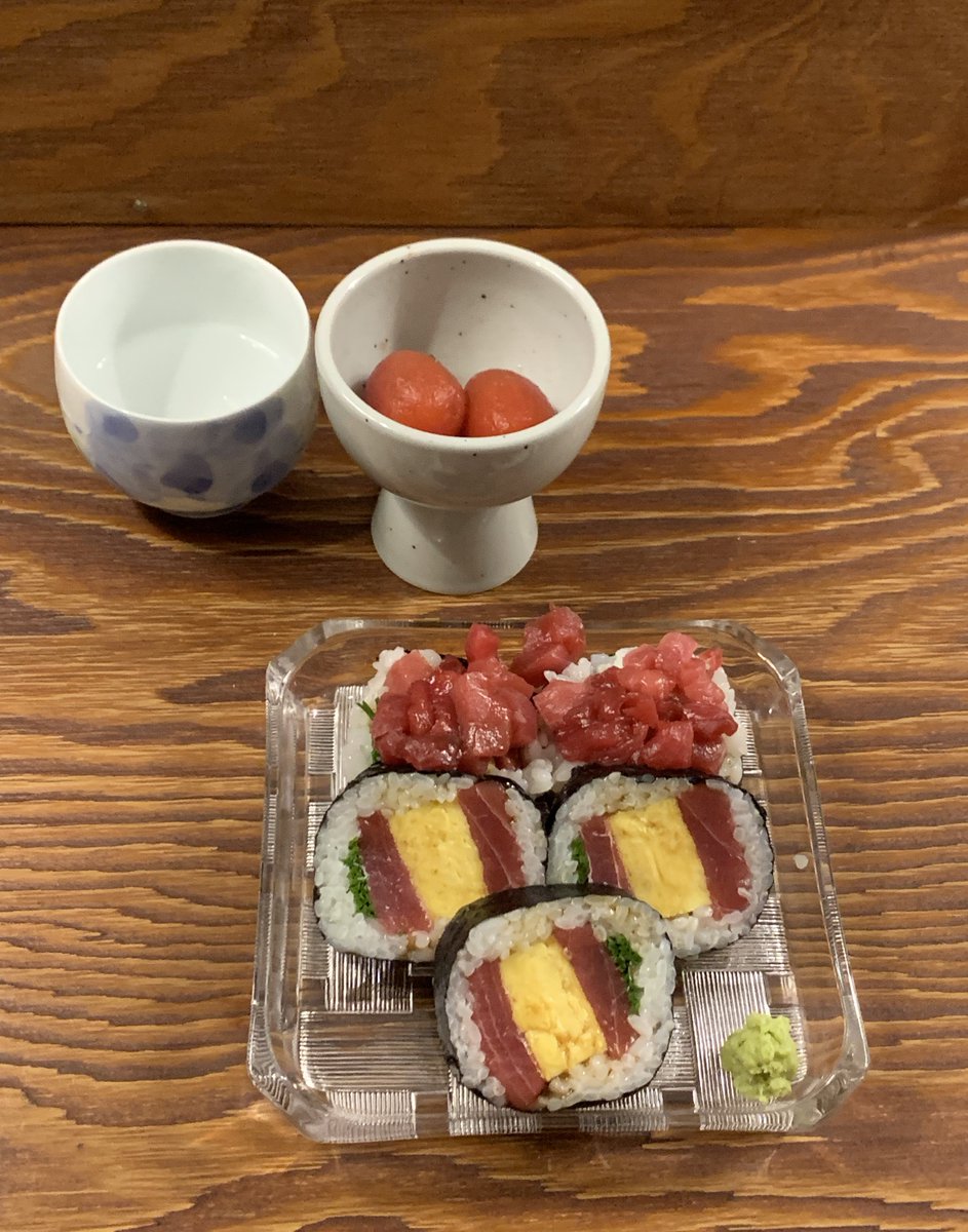 selbst_'s tweet photo. 부산 여행에서 제일 맛있었던 것..둘이서 메뉴 4개 뿌시고 왔네 https://t.co/AO3YbDnf11