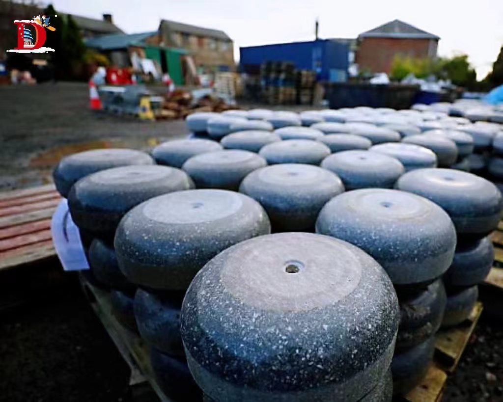 BeijingDiscover's tweet photo. Scotland's "specially supplied" curling for the Beijing Winter Olympics has arrived in China. Various countries and regions have shown strong support for the sports extravaganza to be held in Beijing! 🥌🥌🥌
#Beijing2022 https://t.co/MwJHn2198P