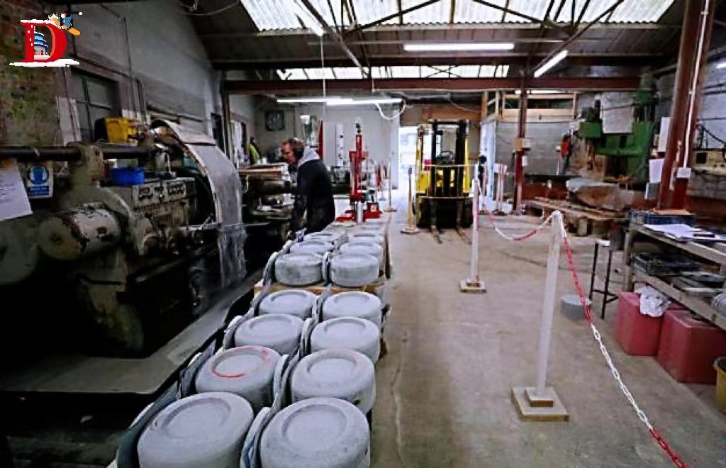 BeijingDiscover's tweet photo. Scotland's "specially supplied" curling for the Beijing Winter Olympics has arrived in China. Various countries and regions have shown strong support for the sports extravaganza to be held in Beijing! 🥌🥌🥌
#Beijing2022 https://t.co/MwJHn2198P
