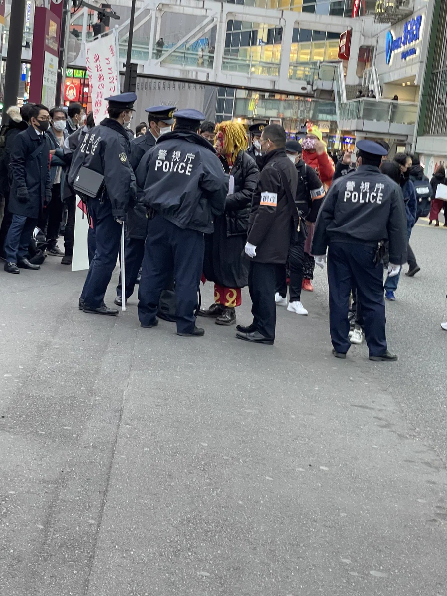 なんでこんなことに？煉獄さんが警察官に囲まれてしまうwww