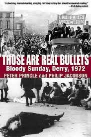 Anniversario senza festa
“Bloody Sunday”, 50 anni fa il massacro che infiammò l’Irlanda del Nord
Il 30 gennaio 1972 i soldati inglesi aprirono il fuoco su una manifestazione per i diritti civili, uccidendo 14 persone.