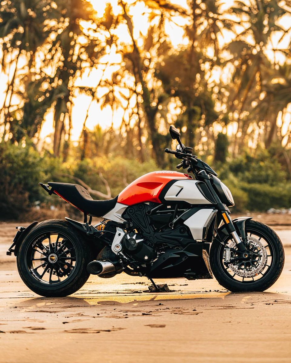 Ducati_India's tweet photo. "Lights on me."
πΈ: Ankit Sharma (Instagram)
#DucatiDiavel #Diavel1260 #Diavel1260S #SoGoodToBeBad https://t.co/30or22wukB
