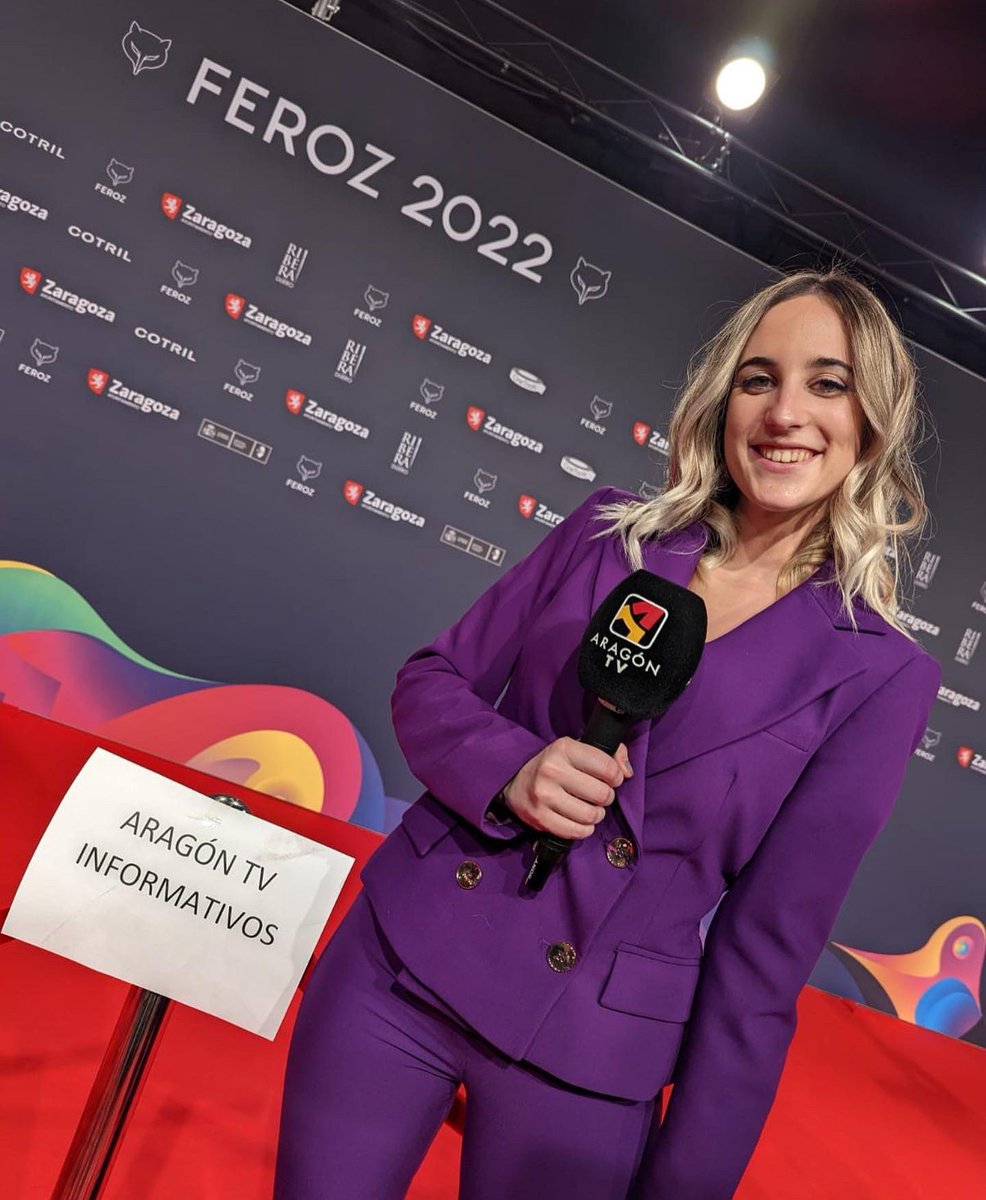 MariaMarcoLopez's tweet photo. Ha sido una noche muuuuuuuy guay 💖🐺😍 #Feroz2022 @aragontv https://t.co/bOiu82Uxqt