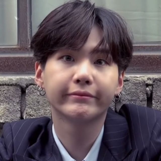 jiminvoguee's tweet photo. Yoongi's bread cheeks - an adorable thread : https://t.co/HHciBUOeXC