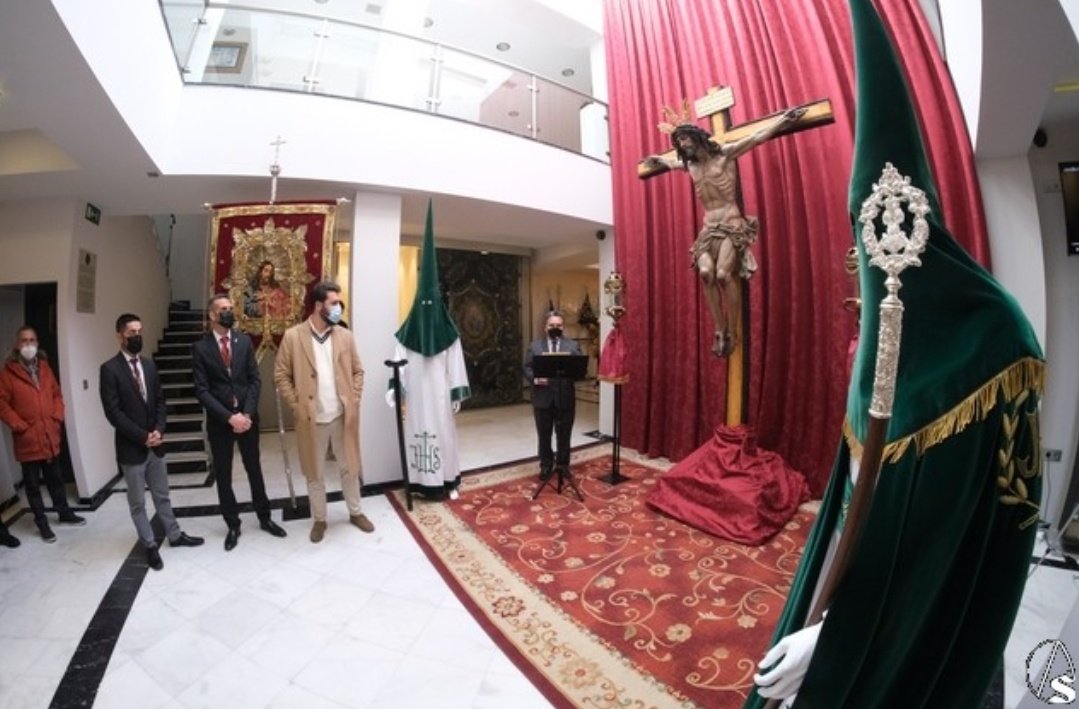 En el día de ayer tuvimos el gozo de abrir las puertas de nuestra Casa de Hermandad para presentar la nueva imagen del Santísimo Cristo de la Sed, obra de Juan Manuel Montaño, para la Cofradía de Jesús Ante Herodes de Jumilla (Murcia).

👉 artesacro.org/Noticia.asp?id…
📸 <a href="/ArtesacroT/">artesacro</a>