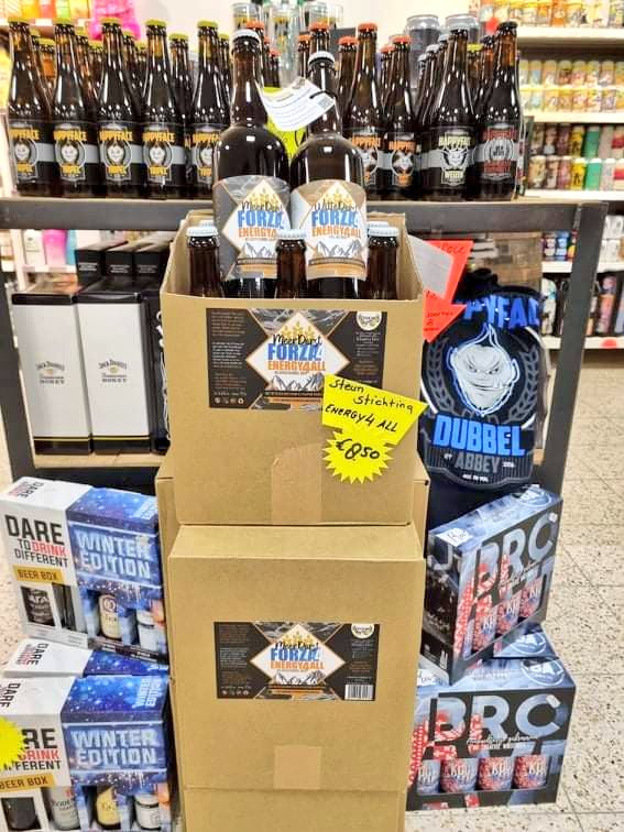 🍺 een biertje drinken en daarmee een goed doel steunen? Dat is leuk!
Koop <a href="/energy4all_nl/">Stichting Energy4All</a> bier bij Simons Kaas &amp; Noten in Heemskerk en steun Stichting Energy4All en daarmee de weg naar een medicijn.
Mitch van Dorst van Brouwerij Dorst heeft een heerlijke dubbel gebrouwen 💚