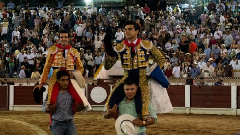 economiadeltoro's tweet photo. En plena pandemia y con la economía arrasada por el chavismo, ayer hubo 9.000 personas en los toros en San Cristóbal, Venezuela. Qué alegría y qué importante. https://t.co/k3Xvvivm19 https://t.co/zb9FuDVTb6